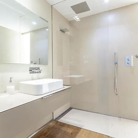 Elegant In With Terrace Apartment