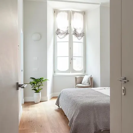 Elegant In With Terrace Apartment